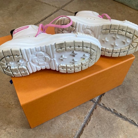 Louis Vuitton high tops sneakers - Picture 2 of 8